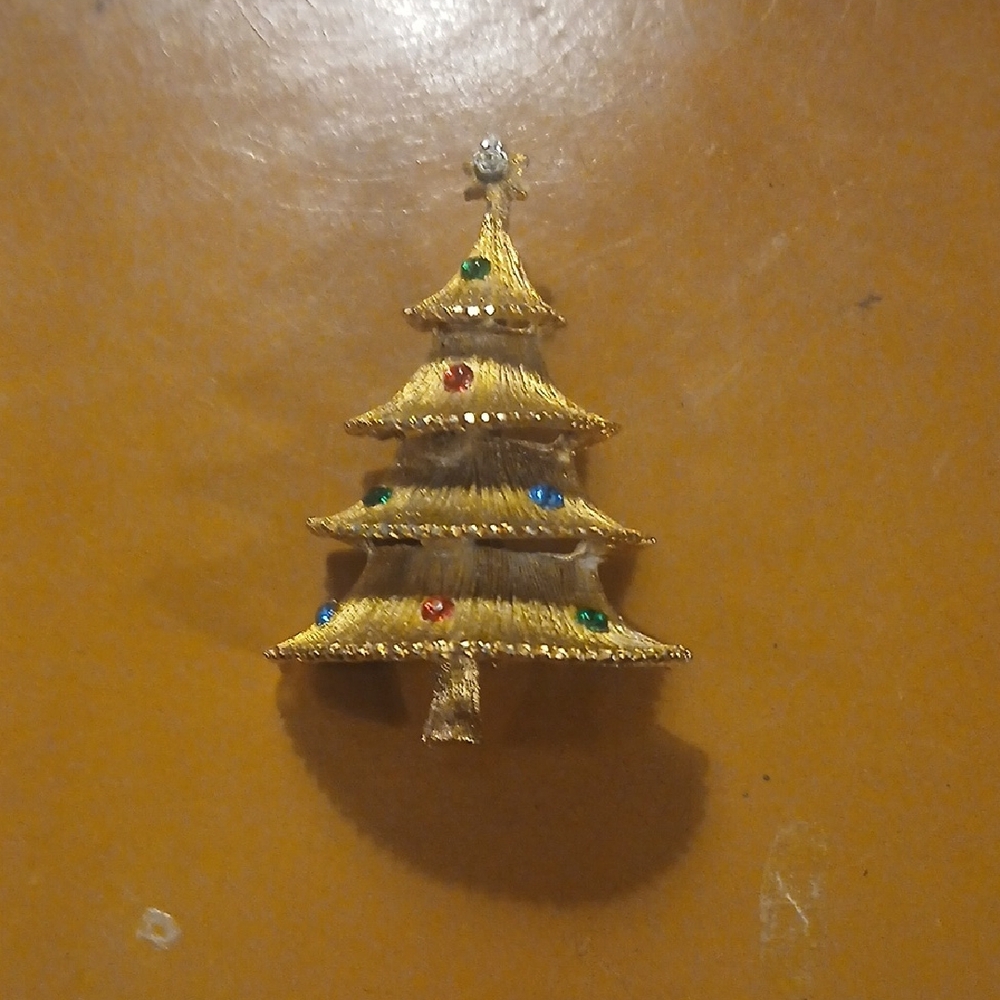 Festive Gold Christmas Tree Brooch